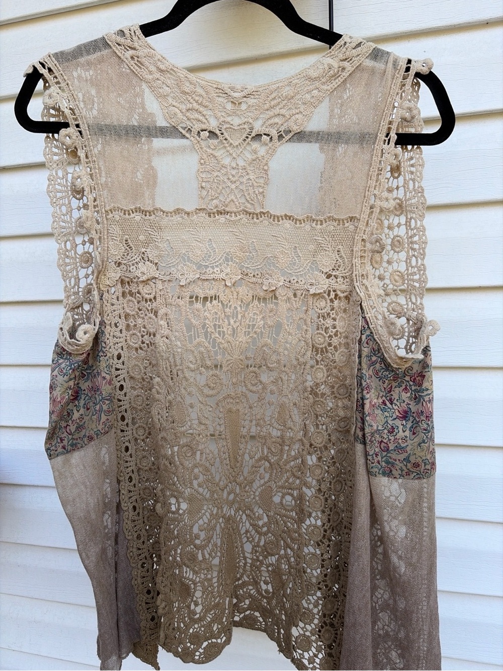 Gimmicks by BKE Women’s S Boho Crochet Lace Vest Floral Panels